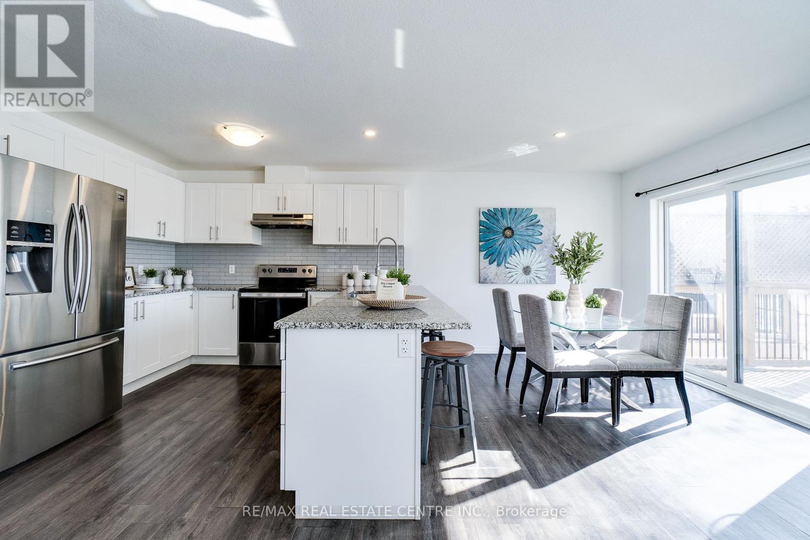 27 - 135 HARDCASTLE DRIVE