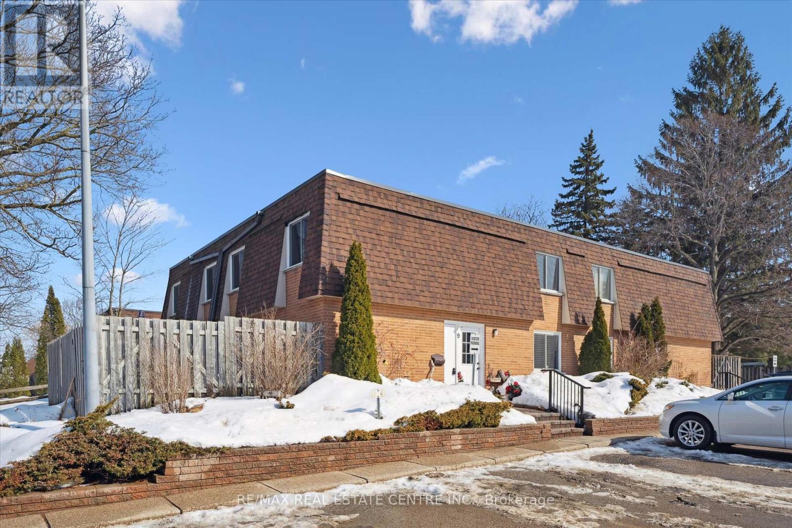 9 - 120 COUNTRY CLUB DRIVE