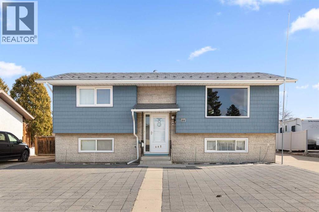 504 Sissons Crescent SE