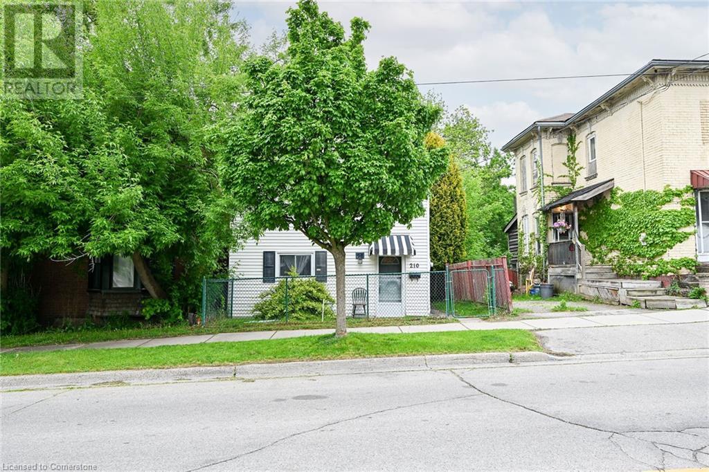 210 DARLING Street