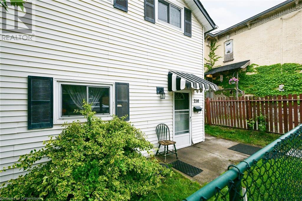 210 DARLING Street