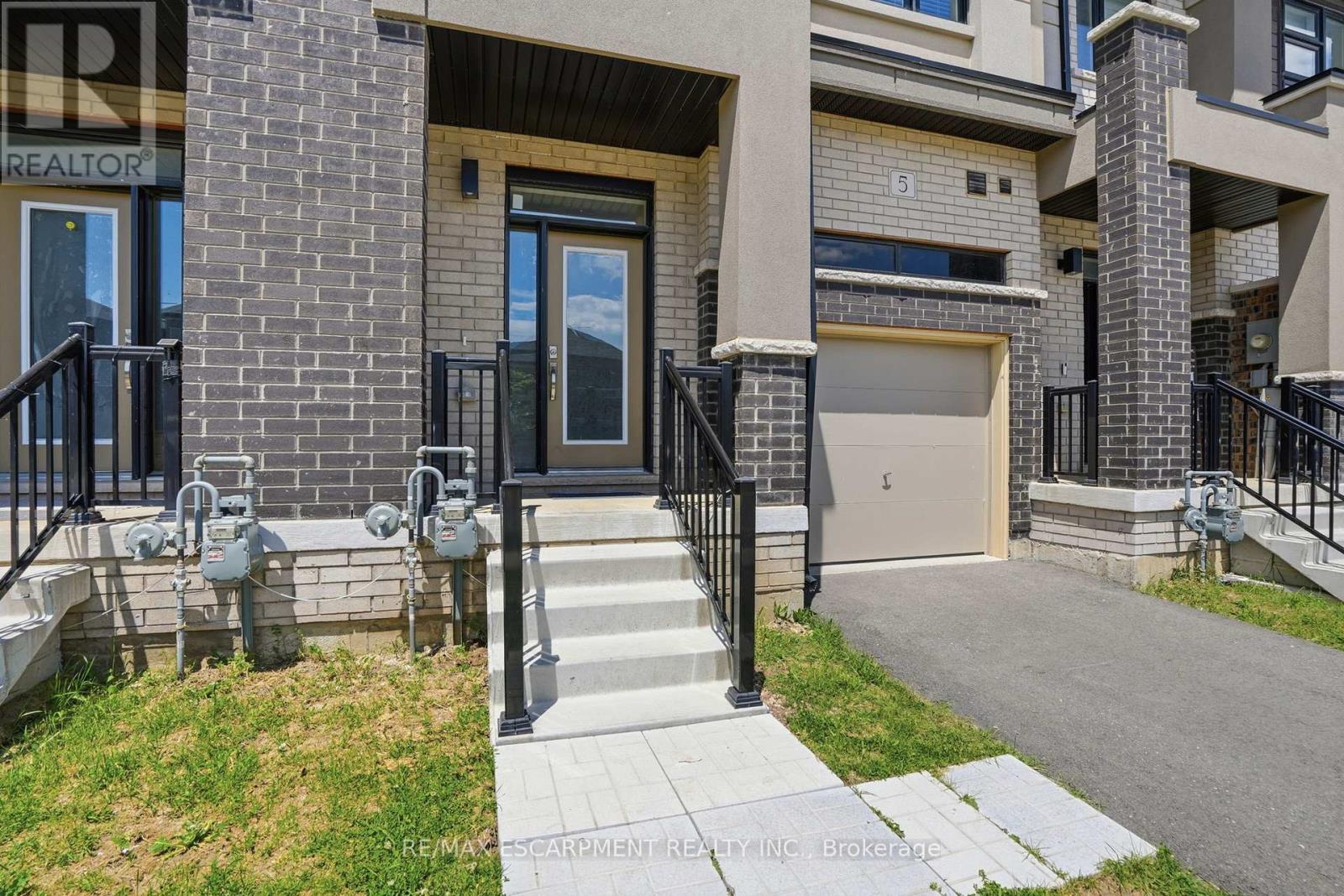 5 GEORGE BRIER DRIVE W
