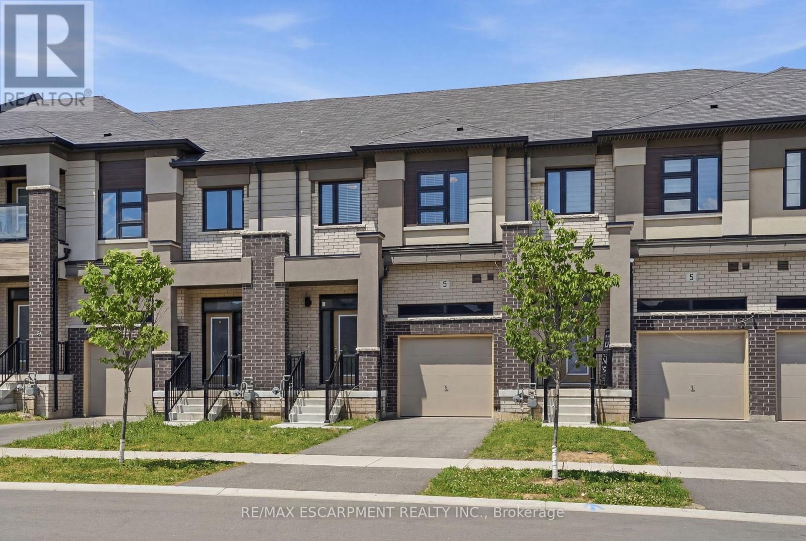 5 GEORGE BRIER DRIVE W