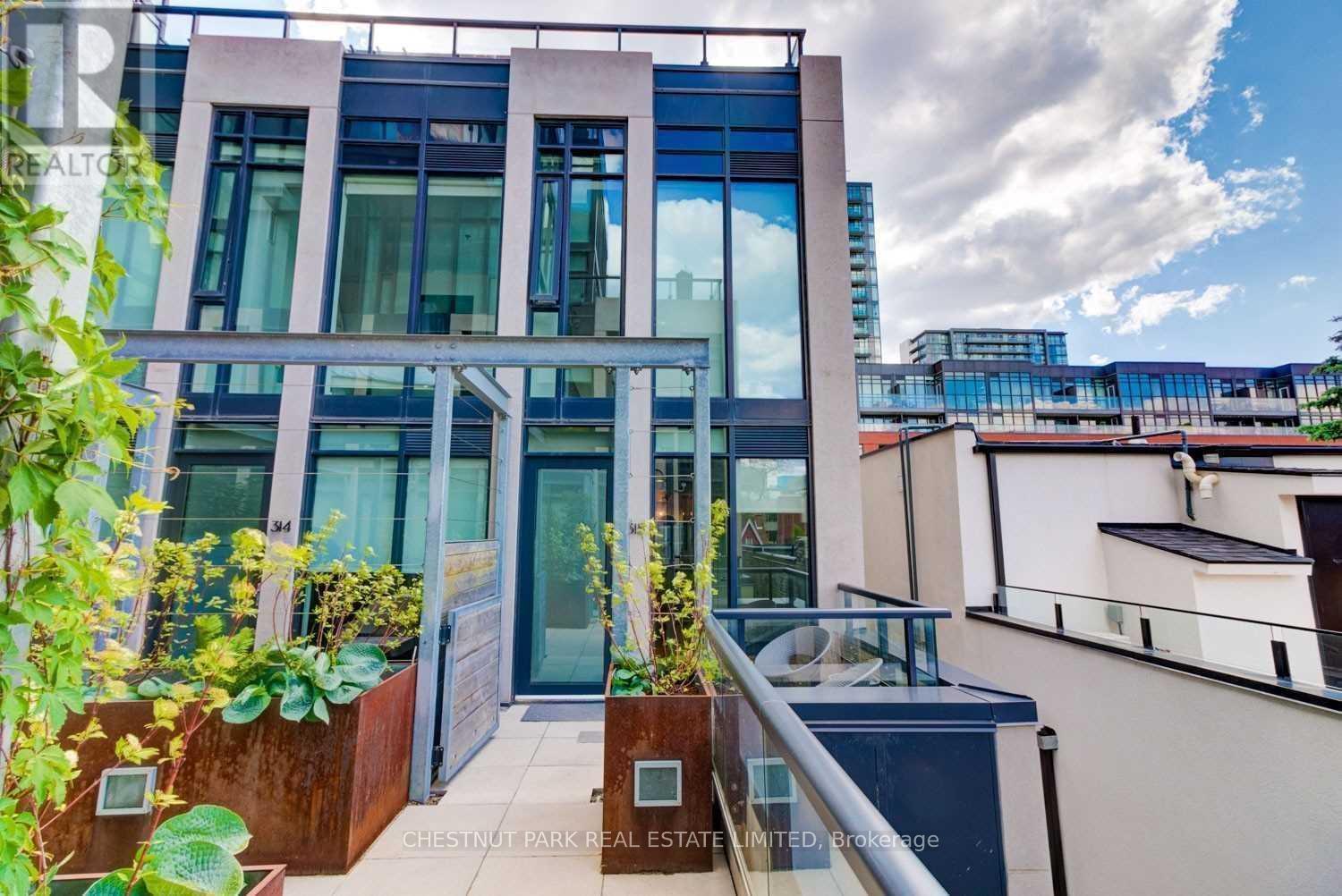 315 - 8 DOVERCOURT ROAD