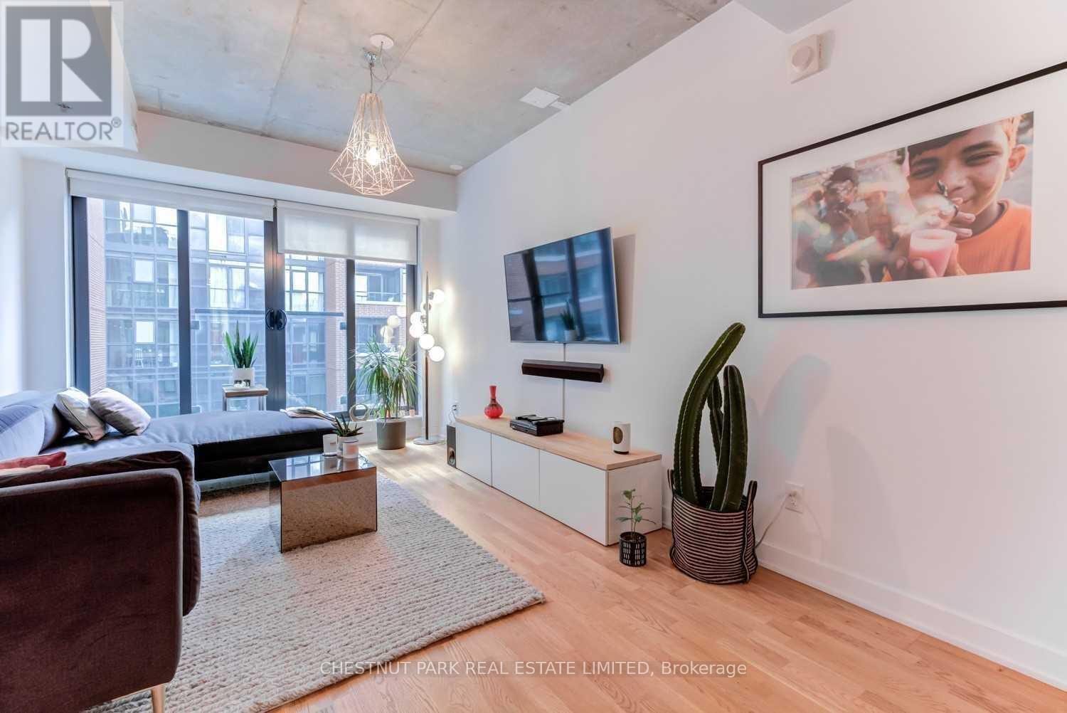 315 - 8 DOVERCOURT ROAD