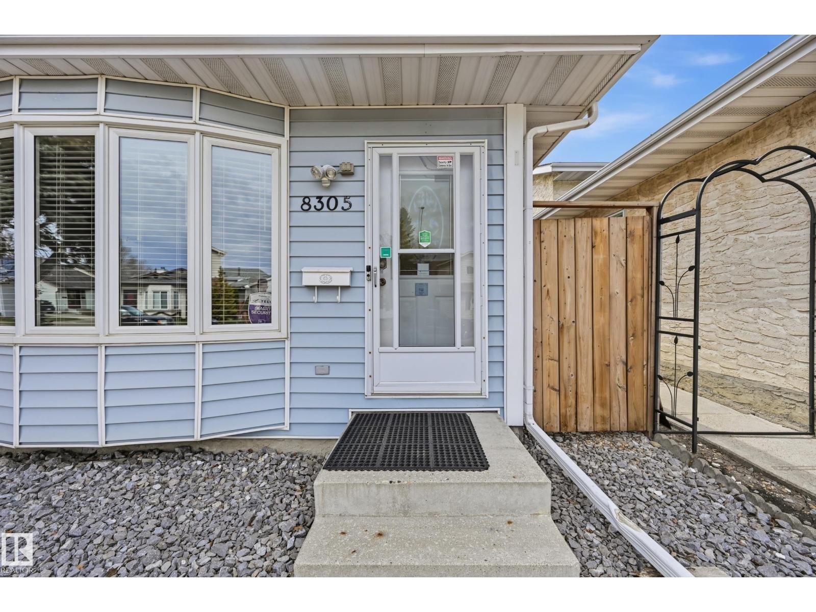 8305 157 AV NW