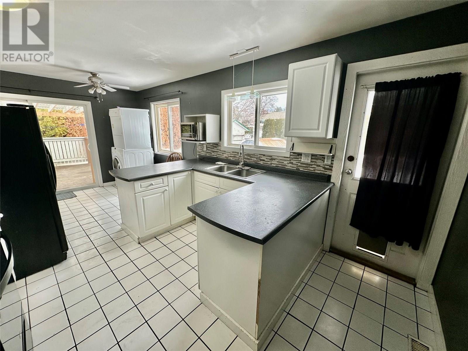 475 Hollywood Road S