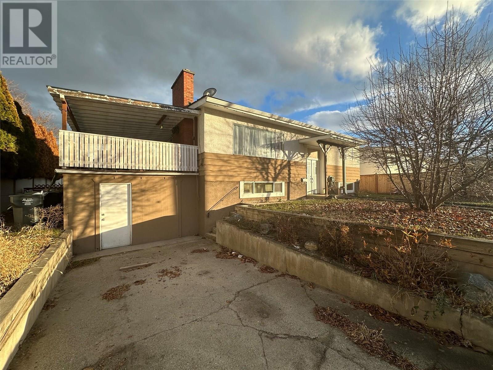 475 Hollywood Road S