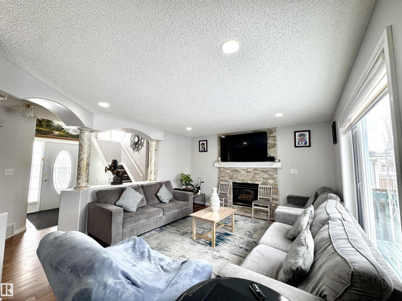 6734 162A AV NW