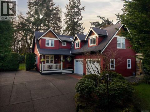 935 Lodge Ave Saanich BC V8X3A9