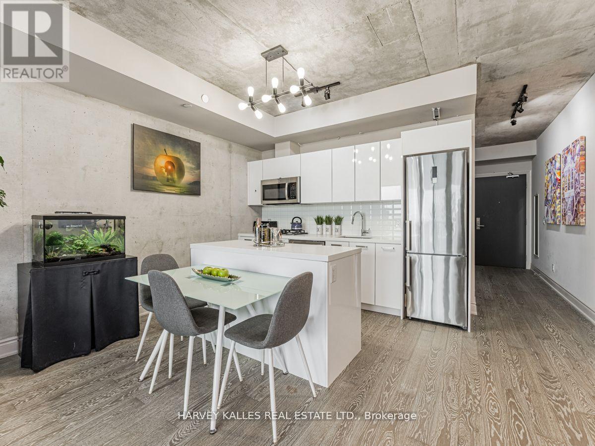 816 - 608 RICHMOND STREET W