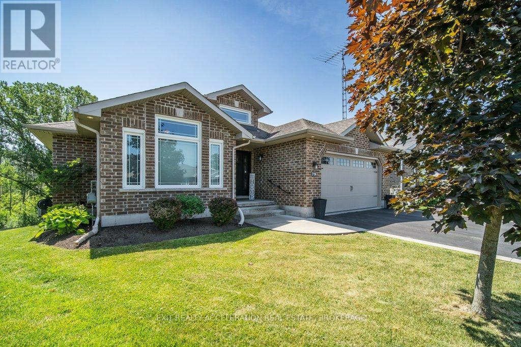 79 HARTWOOD CRESCENT