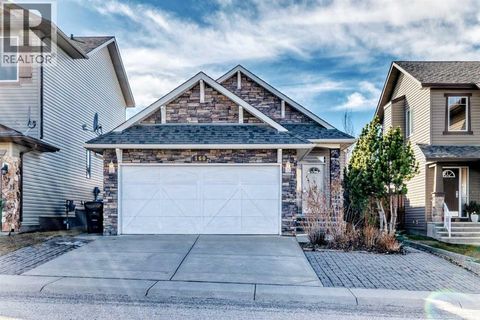 160 Cougartown Close SW Calgary AB T3H0B1