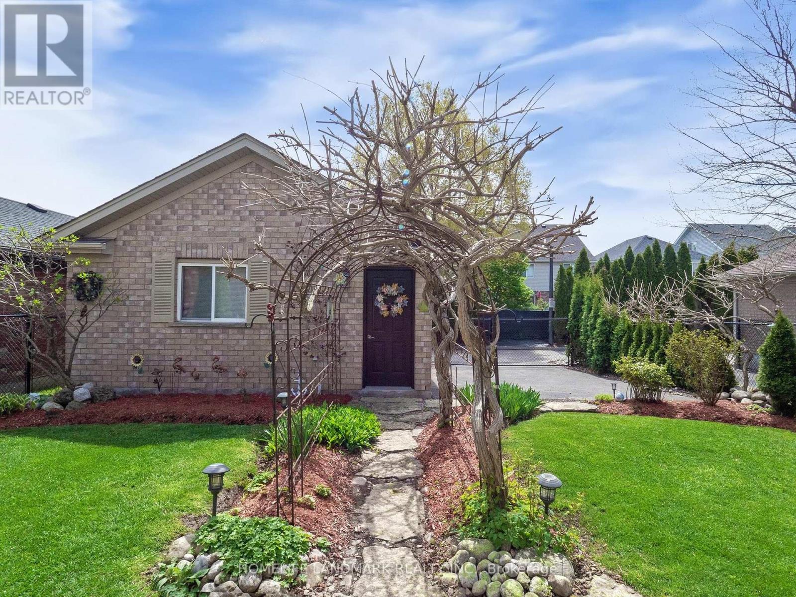 79 CLAIRFIELDS DRIVE E
