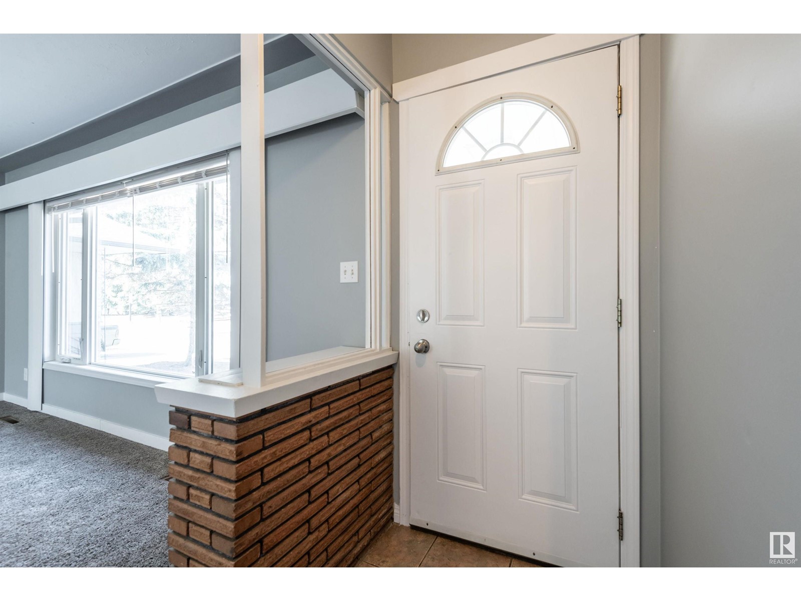 12107 & 12111 139 ST NW