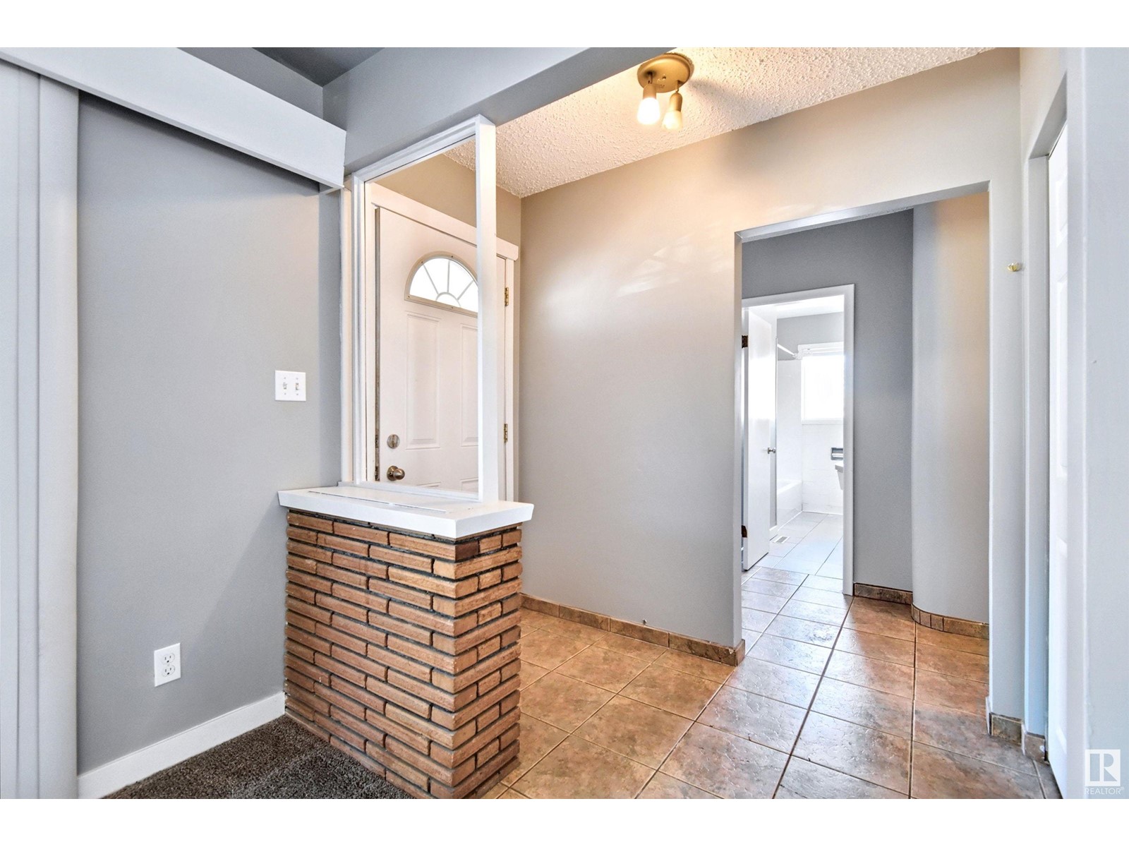 12107 & 12111 139 ST NW