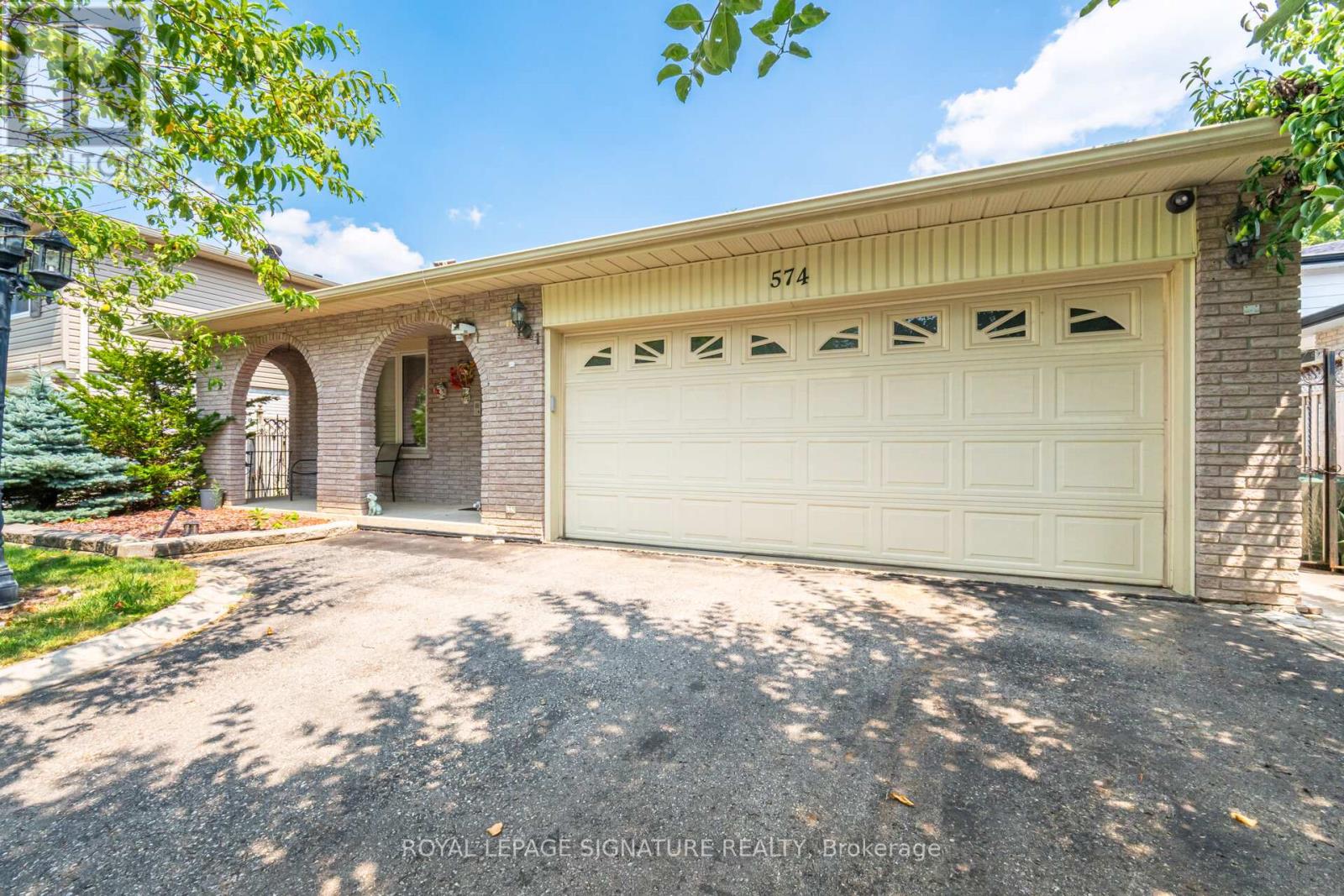 574 ANTIGUA CRESCENT