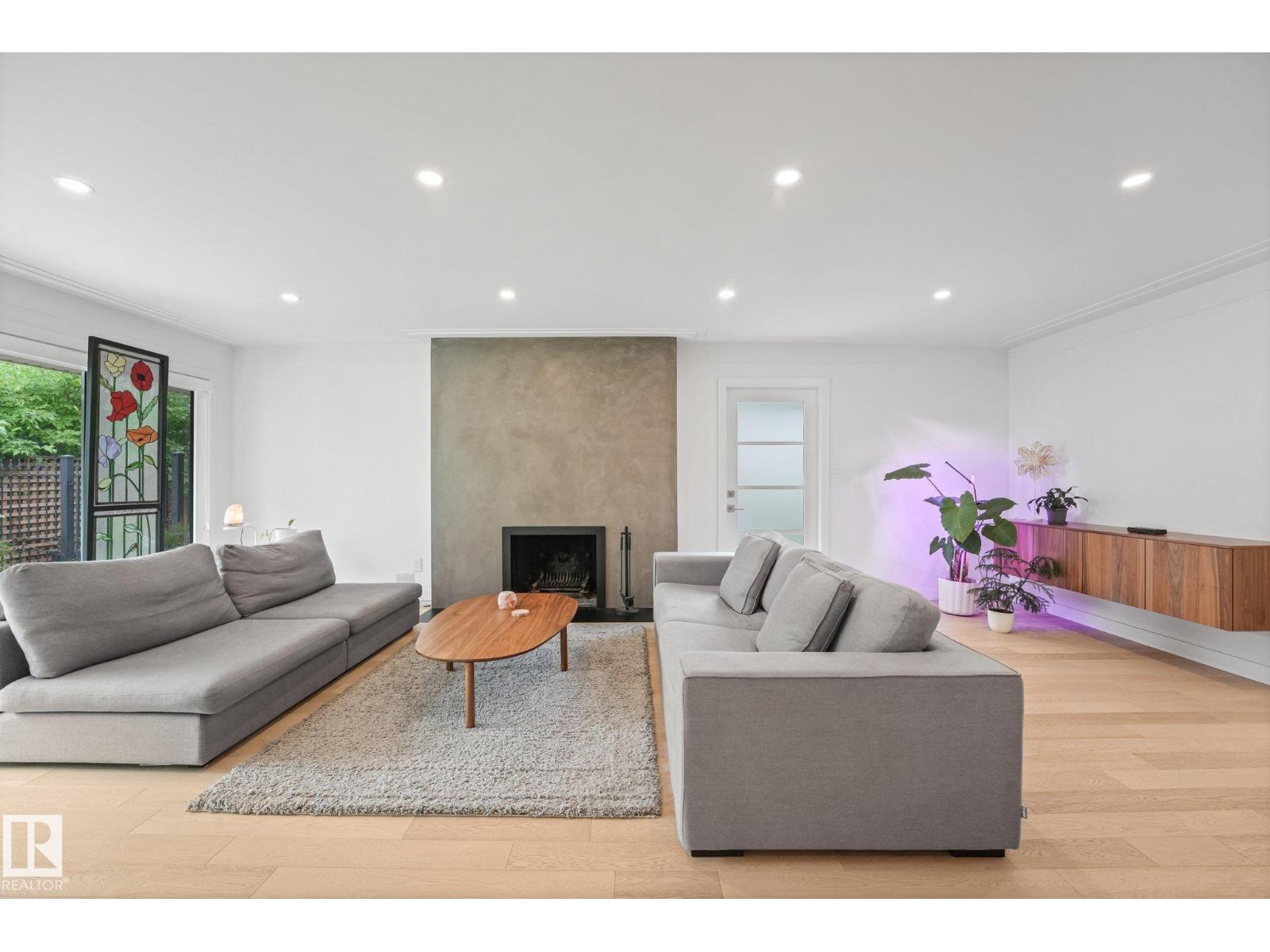 14128 98 AV NW