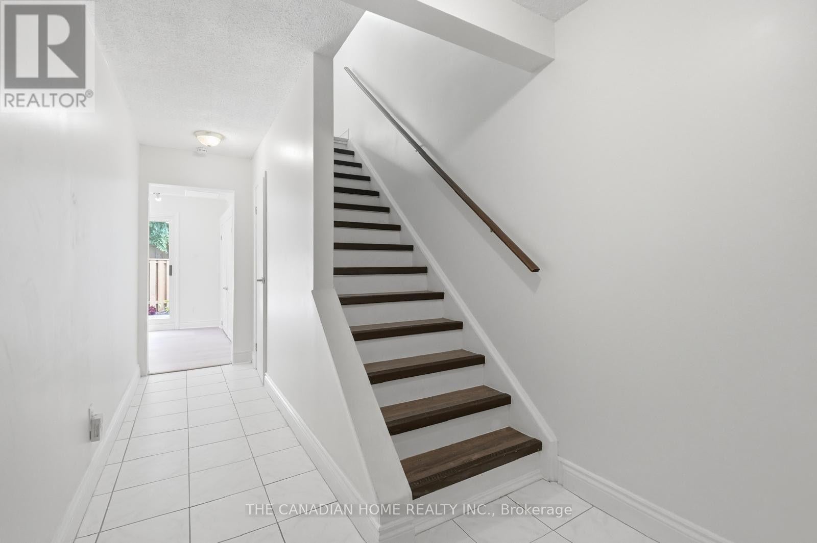 25 - 985 LIMERIDGE ROAD