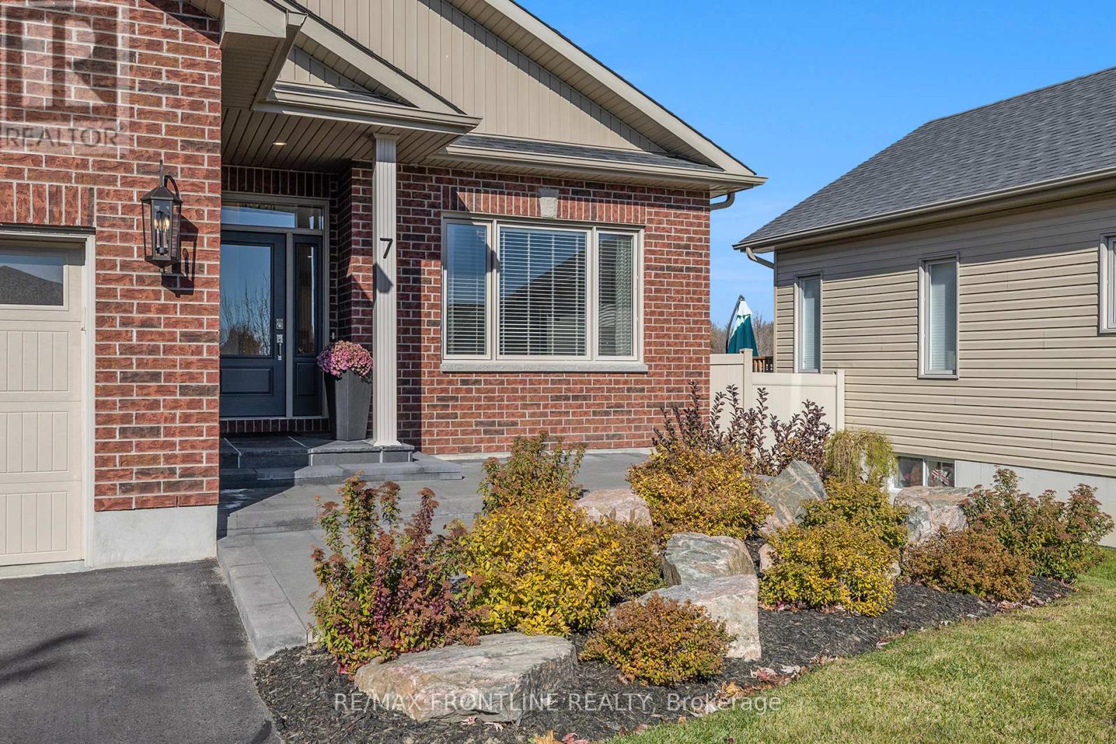 7 SENATORS GATE DRIVE