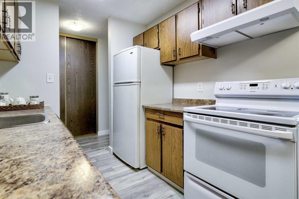 104, 403 Columbia Boulevard W