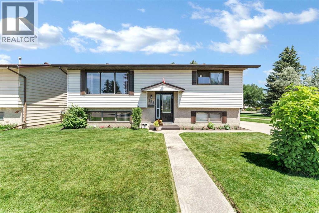 Photo 1 of 50 — 288 Ross Glen Drive SE, Medicine Hat, AB T1B3A5