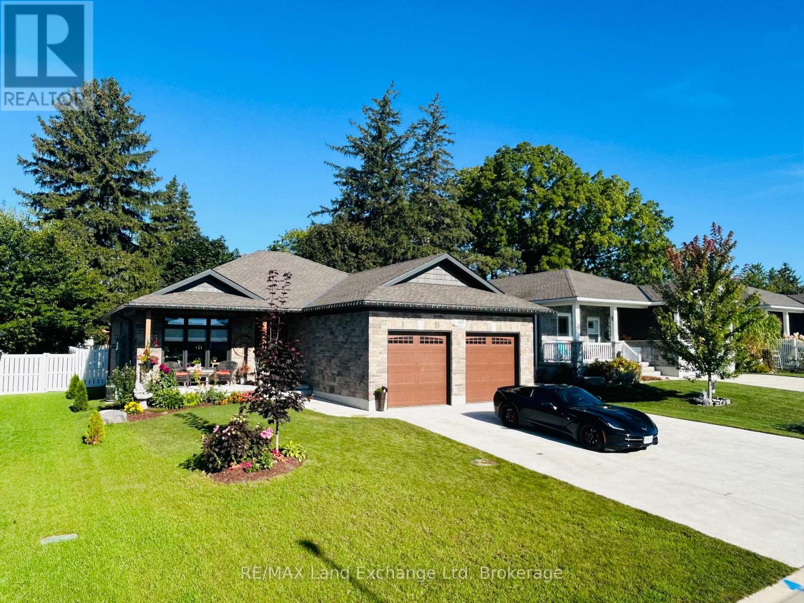 Photo 1 of 35 — 661 GLORIA STREET, North Huron (Blyth), ON N0M1H0