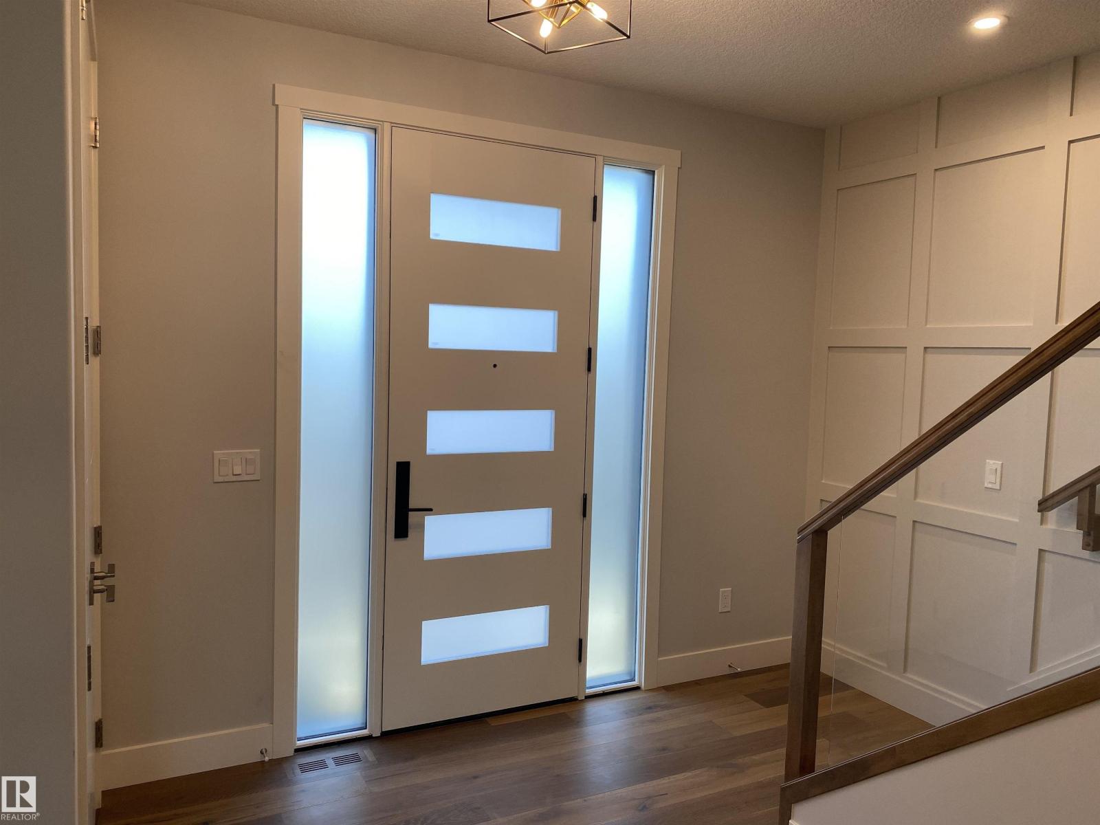 9515 75 AV NW