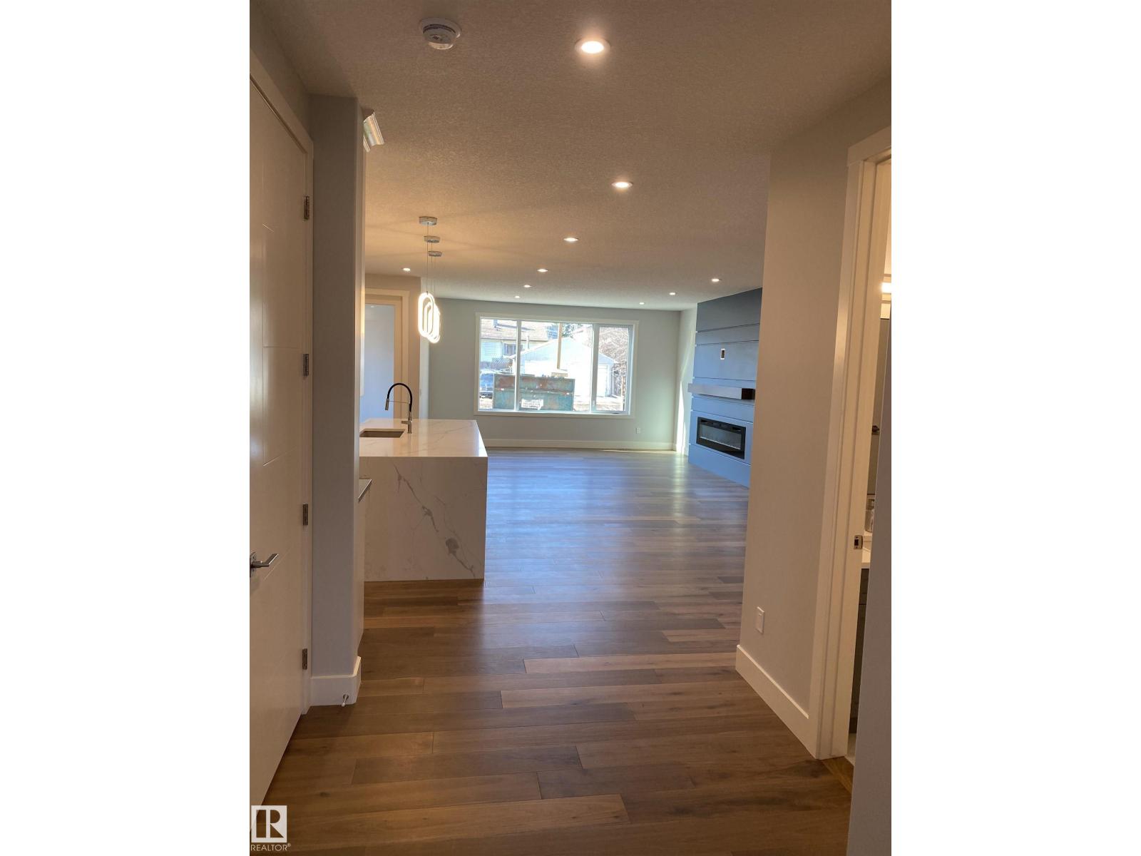 9515 75 AV NW