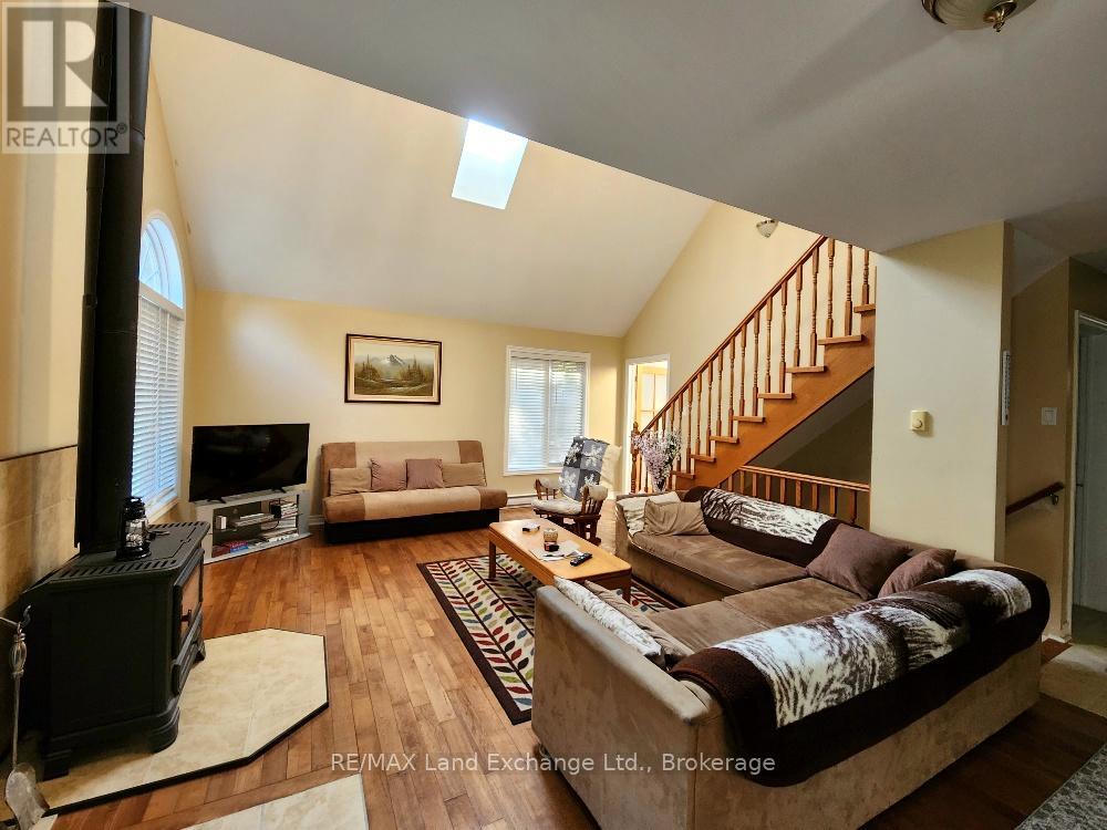 207 BIRCH CRESCENT W