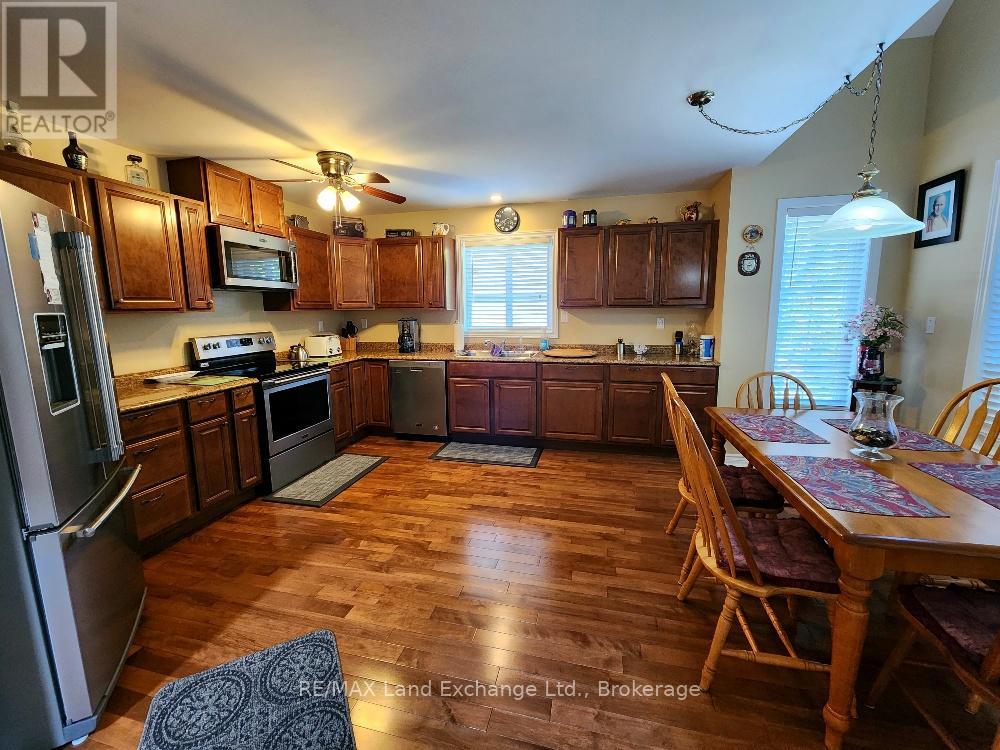 207 BIRCH CRESCENT W