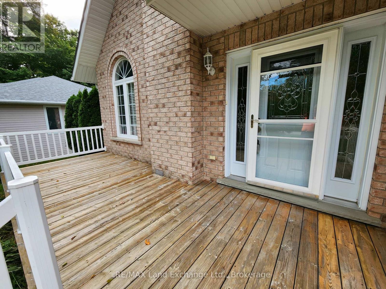 207 BIRCH CRESCENT W