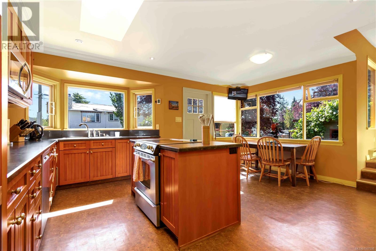 801 Old Esquimalt Rd