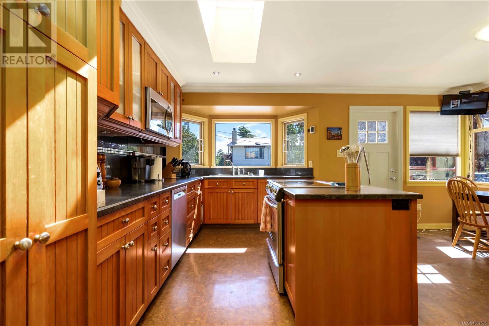 801 Old Esquimalt Rd