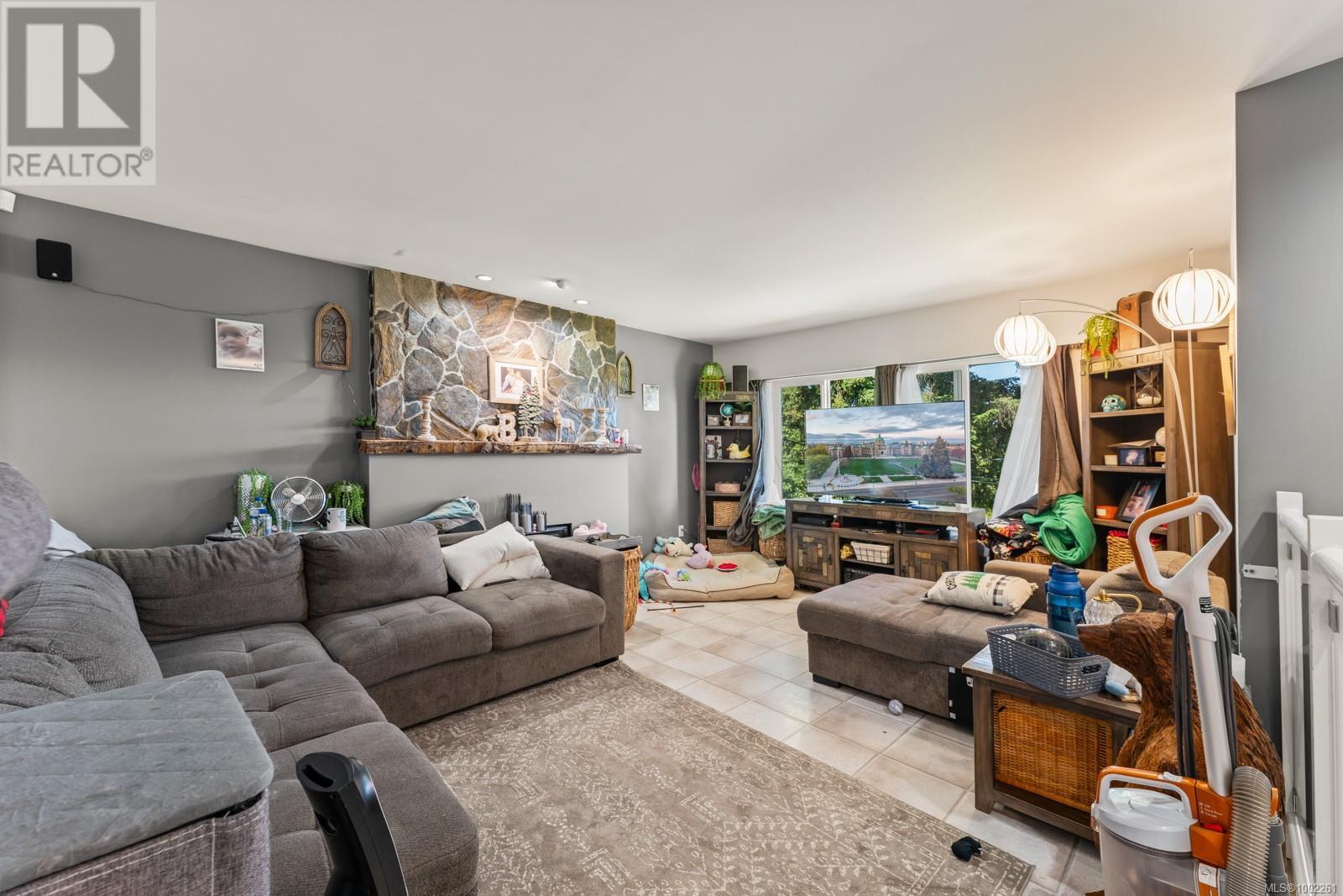 405 Tamarack Rd