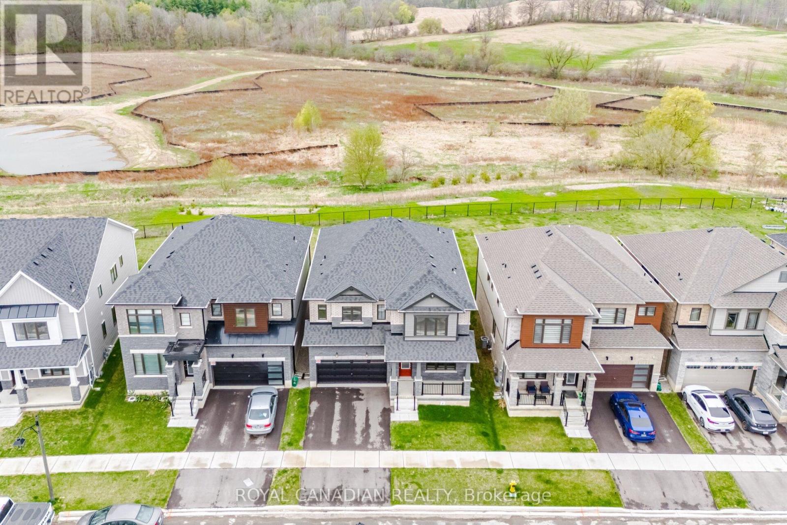 27 BEE CRESCENT