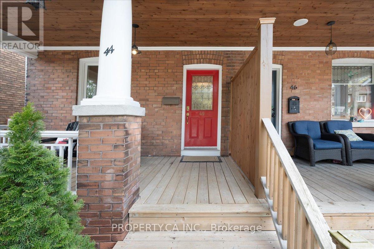 44 BEACH VIEW CRESCENT