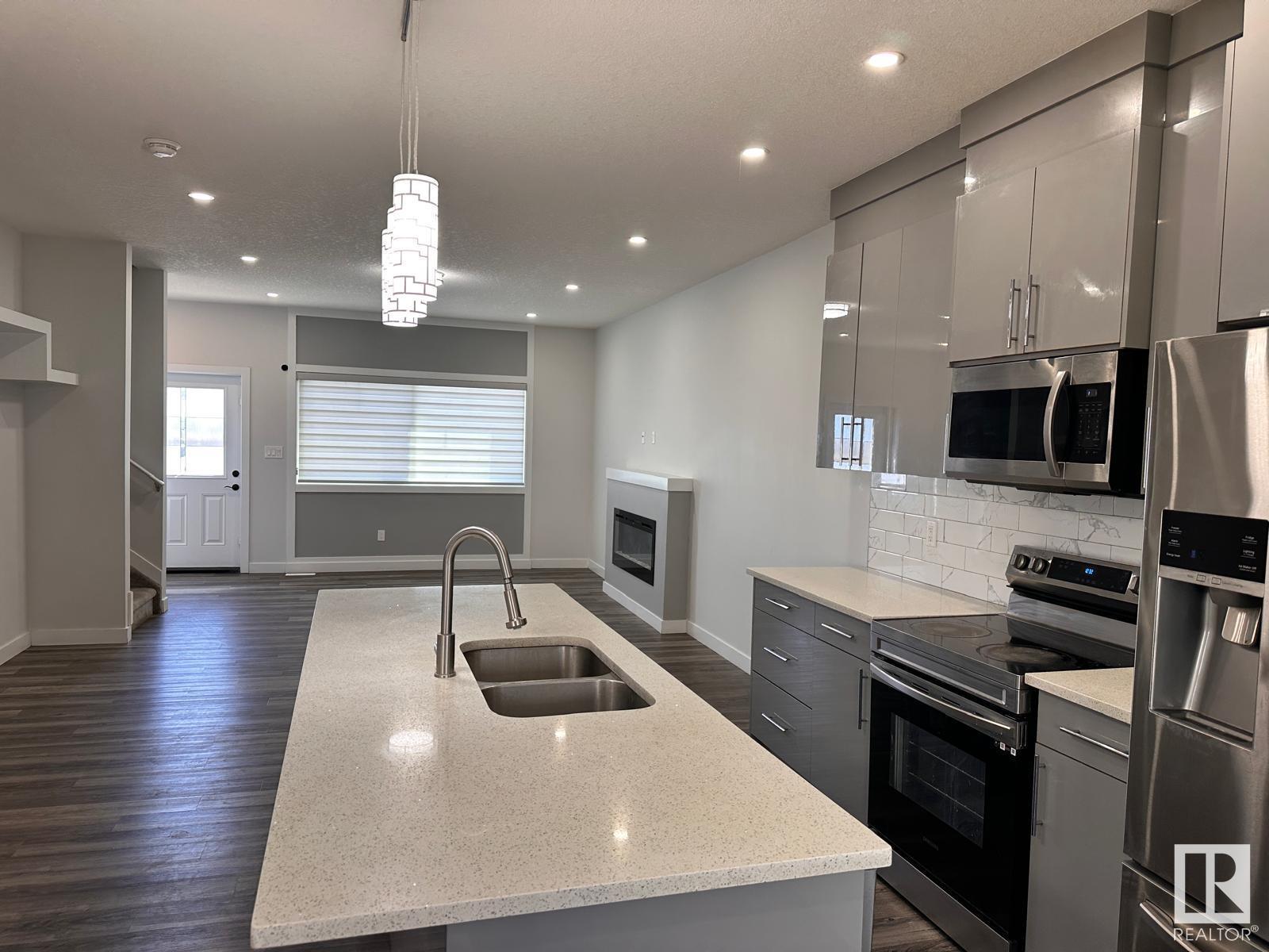 #15 2803 14 AV NW