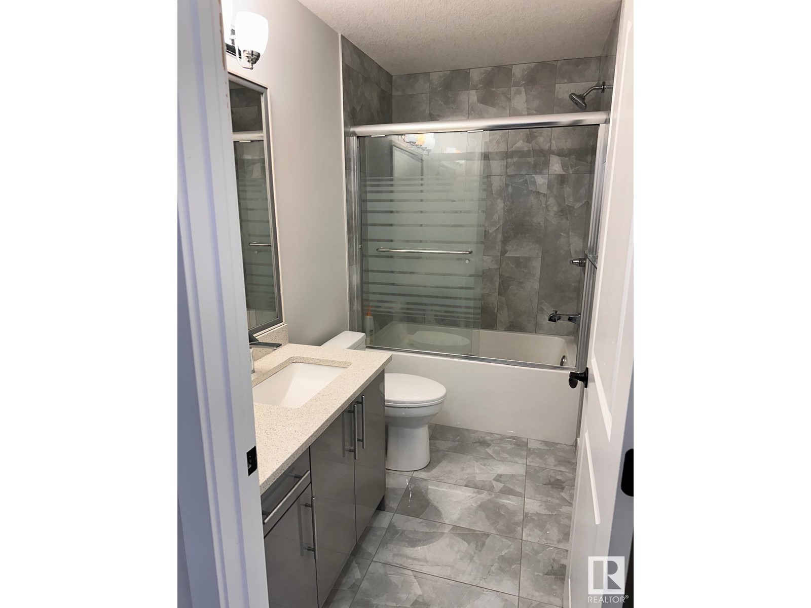#15 2803 14 AV NW