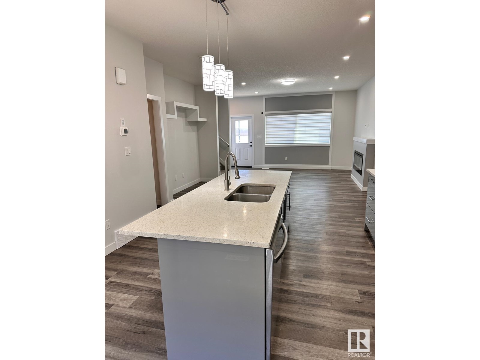 #15 2803 14 AV NW