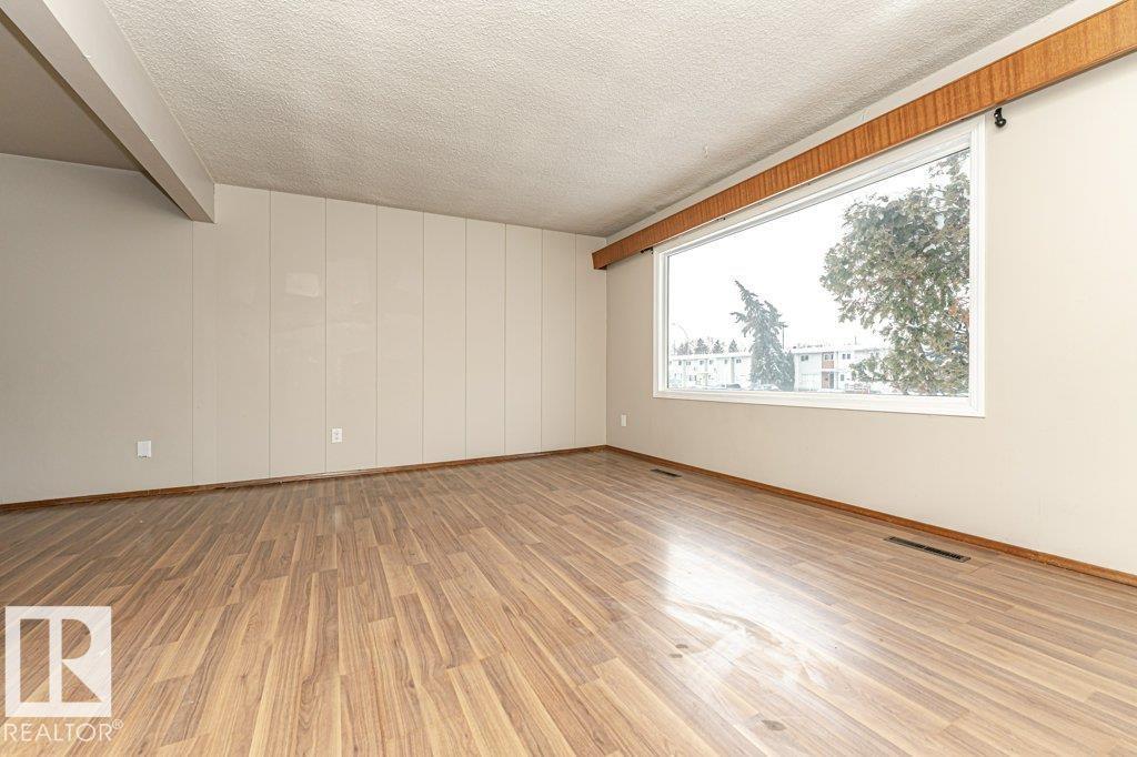 13315-13317 82 ST NW