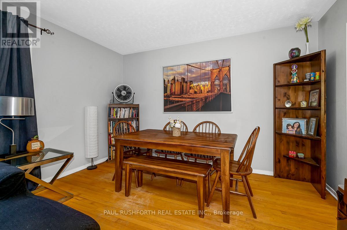 922 PINEWOOD CRESCENT