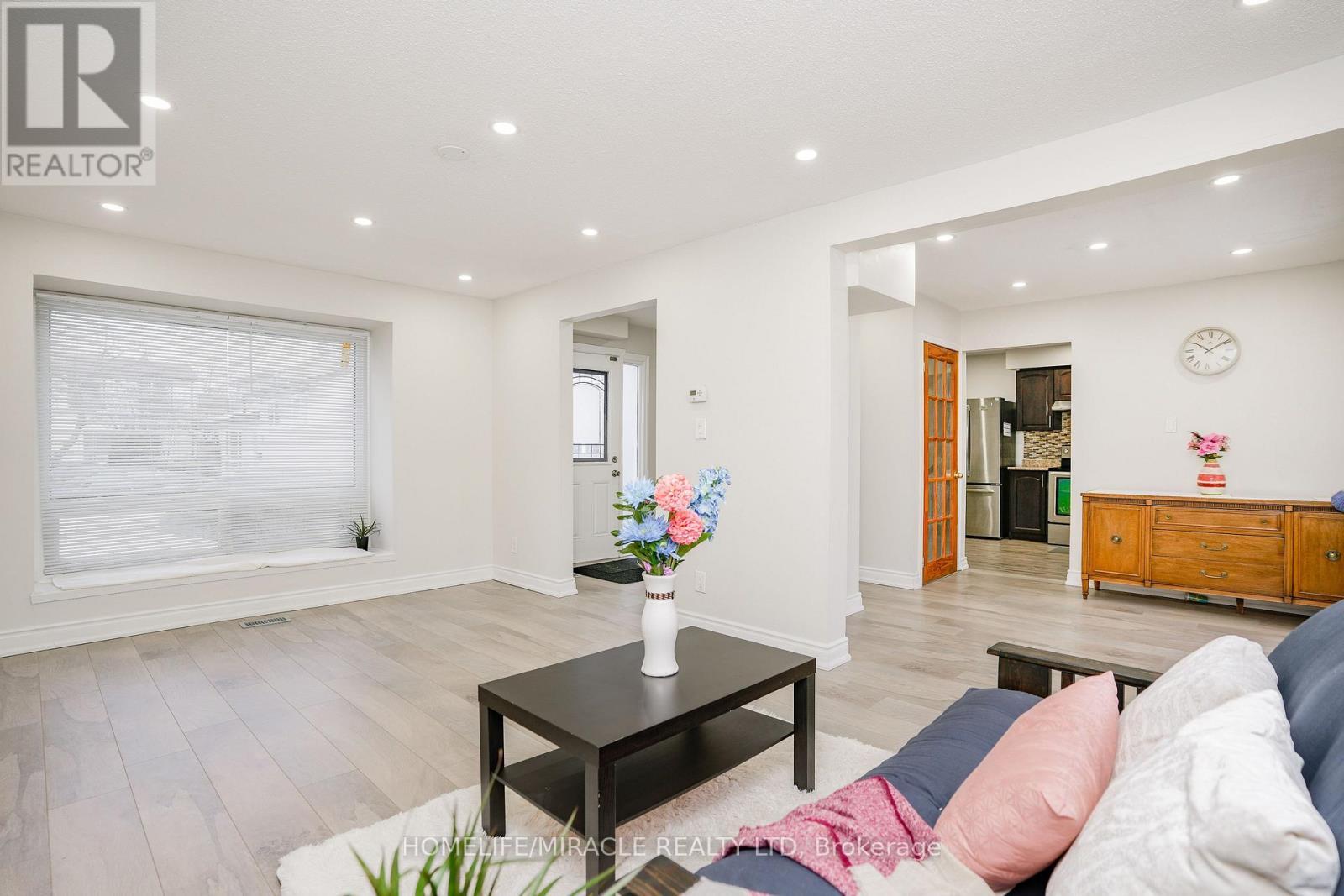 15 HEATHERSIDE COURT