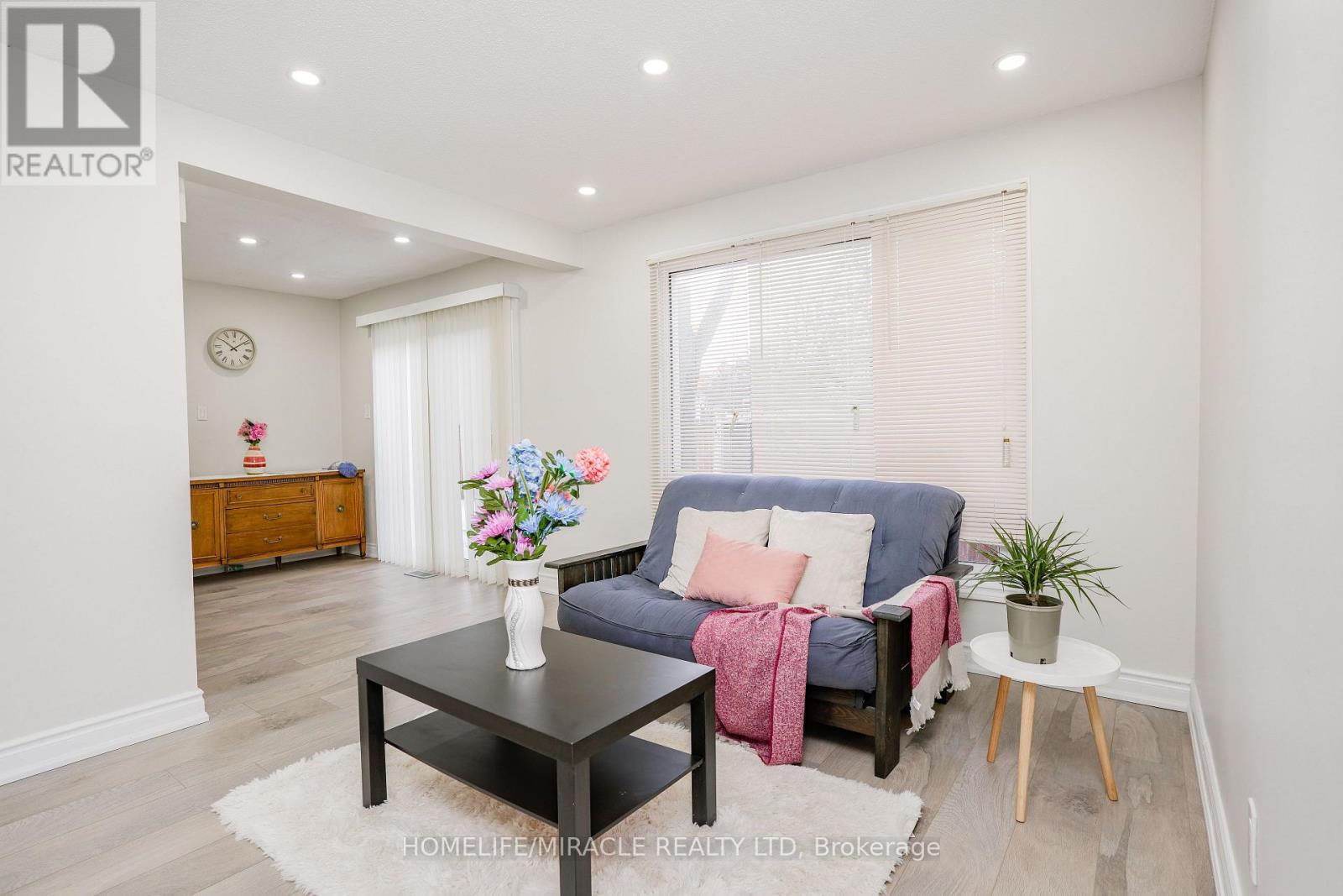 15 HEATHERSIDE COURT