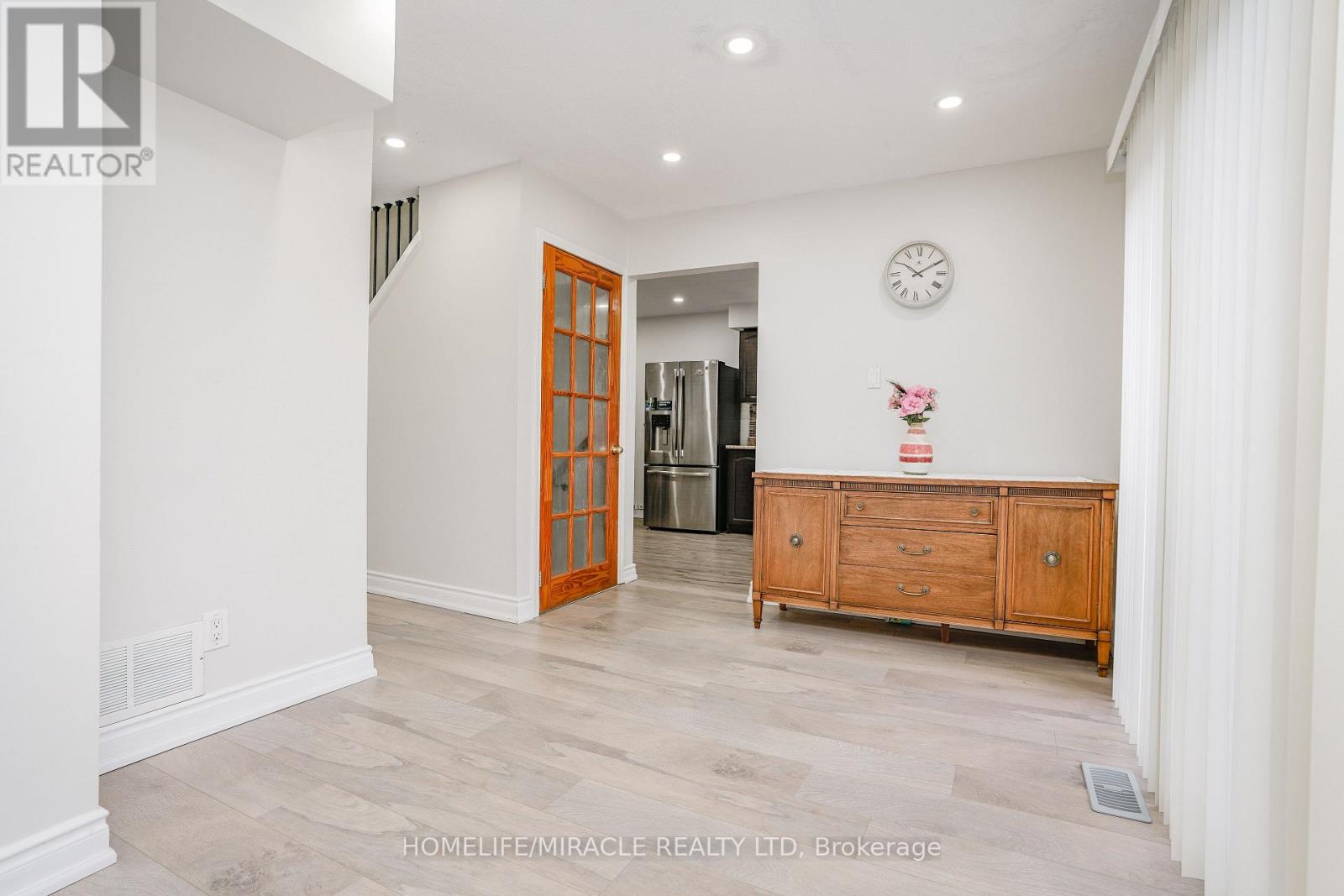 15 HEATHERSIDE COURT