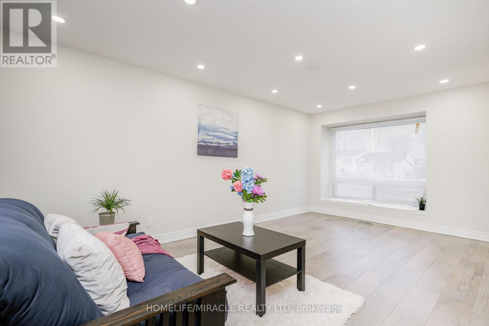 15 HEATHERSIDE COURT
