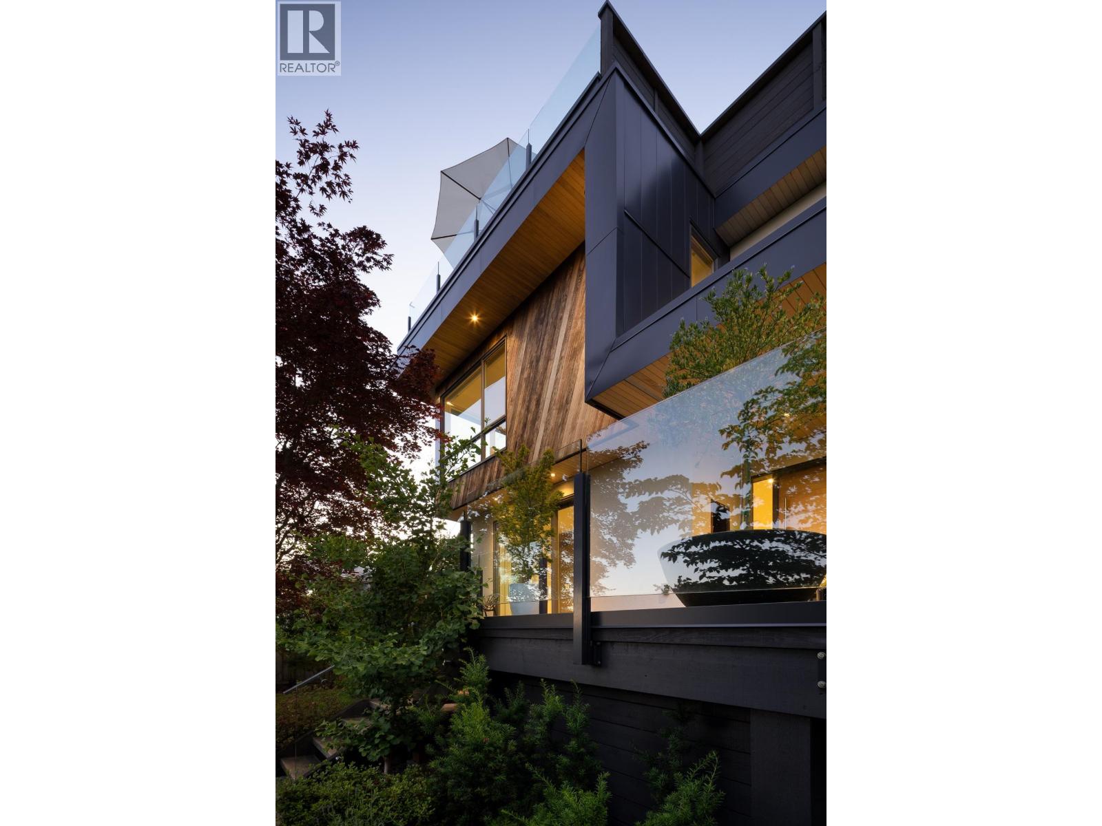 452 E 4TH STREET