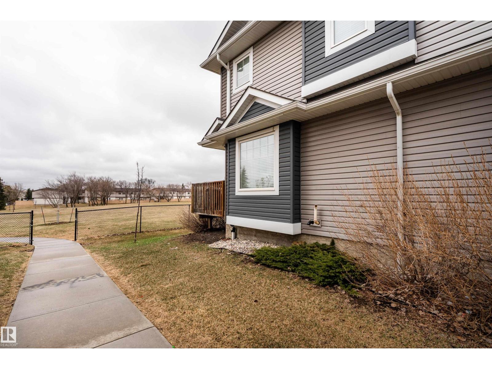 #15 5203 149 AV NW