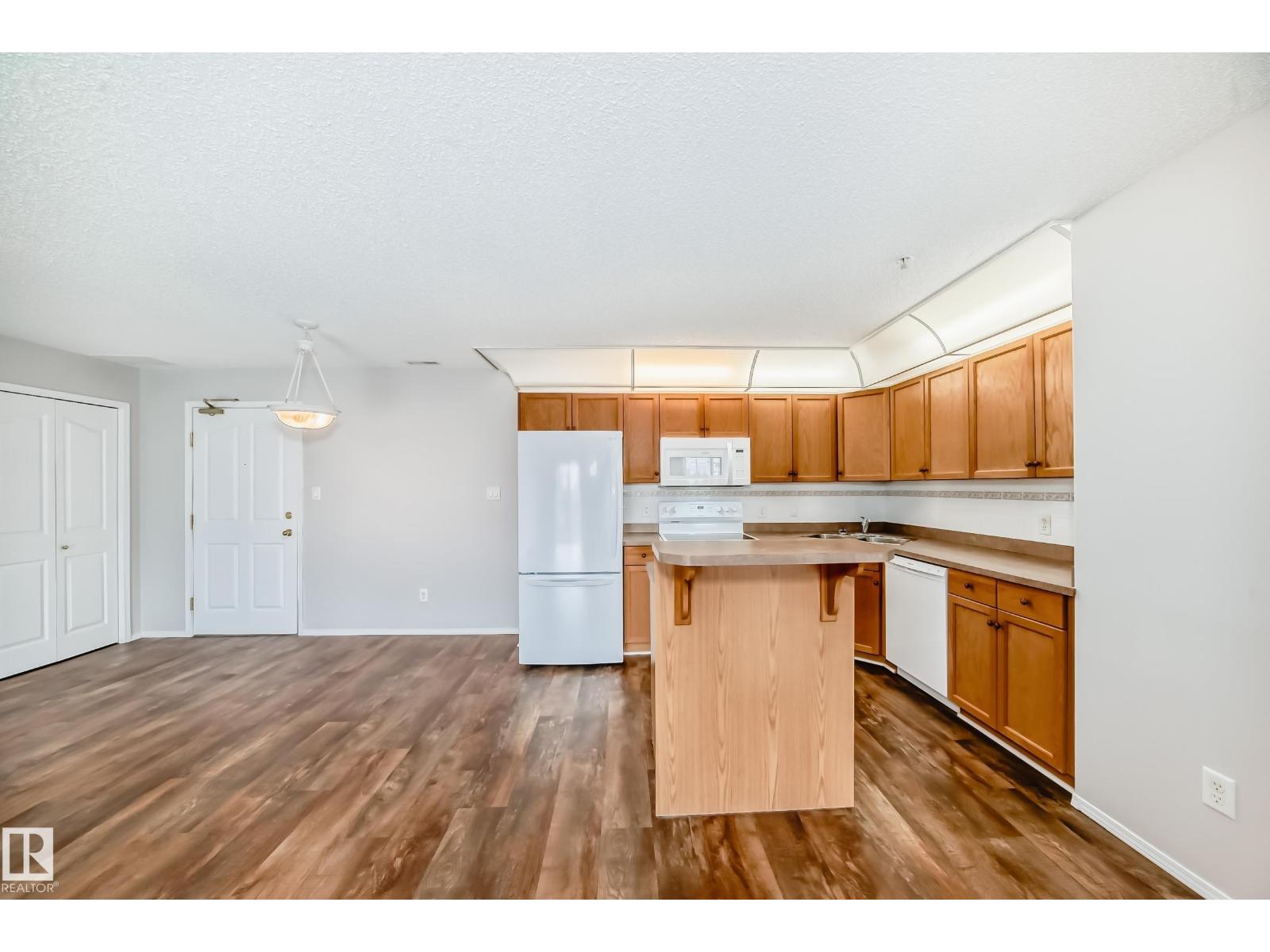 #323 16303 95 ST NW