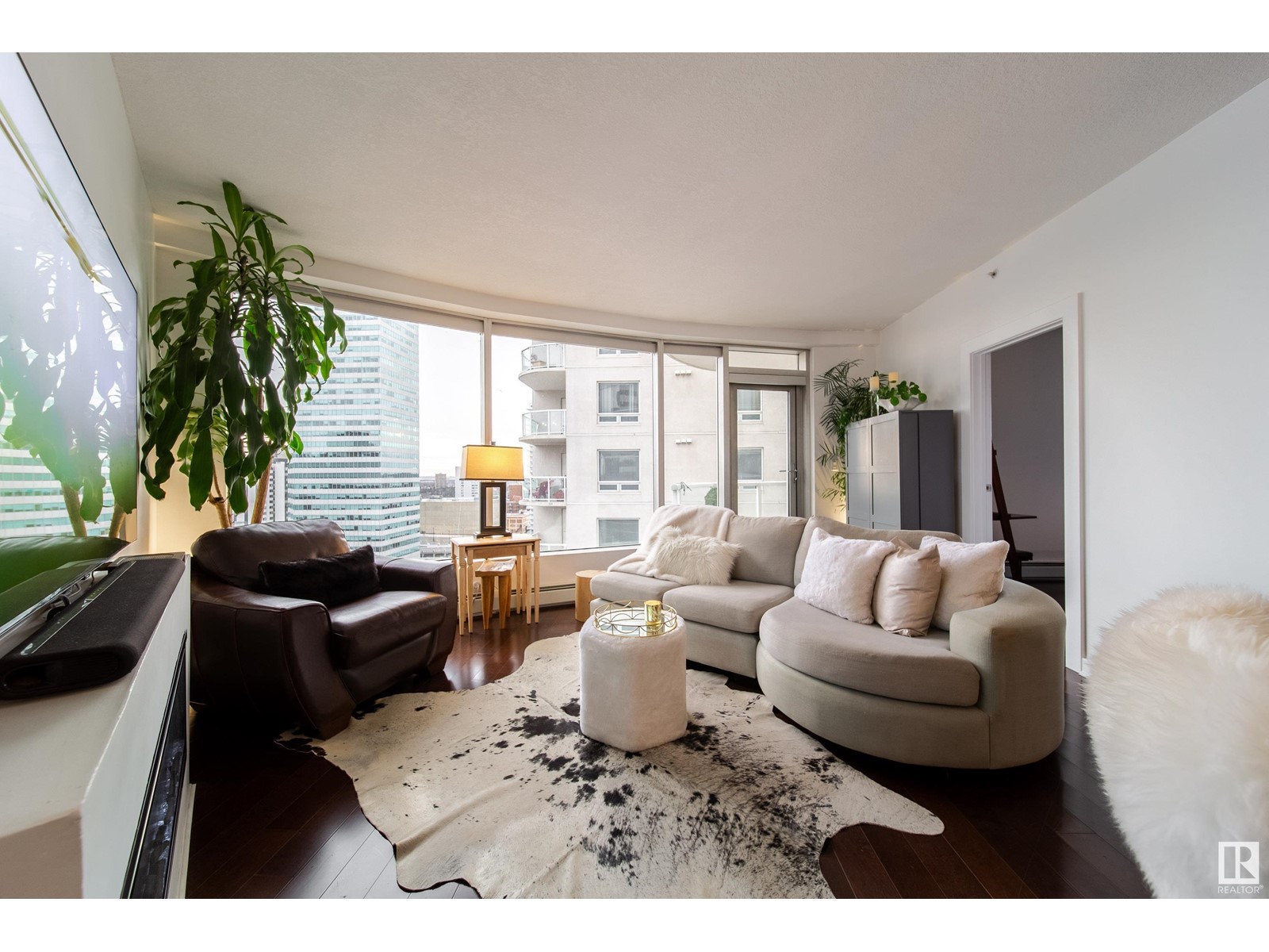 #1504 10152 104 ST NW